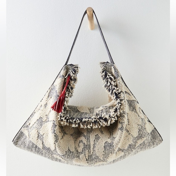 NWT Free People Miramar Carryall Bag in Azulejos - Picture 2 of 6